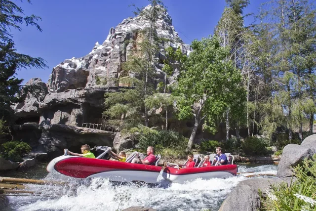 Matterhorn-Splash-disneyland